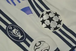 06-07 Real Madrid home white 18
