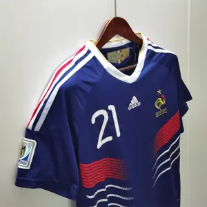 2010 France home 8