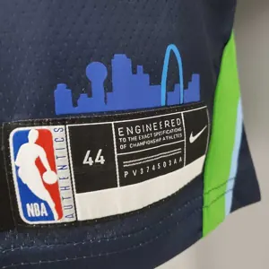 DONCIC#77 Dallas Mavericks blue idol 1