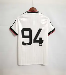 82-83 Manchester United away 6