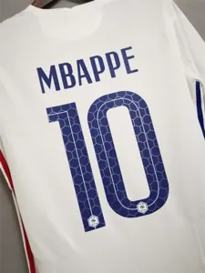 2020 France away 10