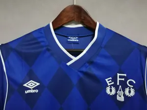 86-87 Everton home blue 4
