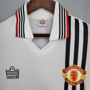 75-80 Manchester United away 1