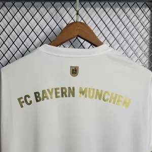 22-23 Bayern away 4