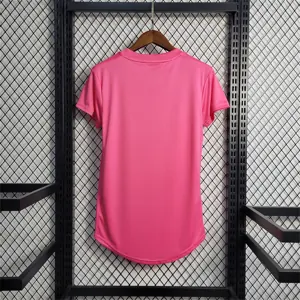 22-23 Women's Wear International Pink Special Edition 4