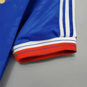 86-88 Manchester United away 7