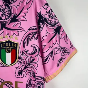 2024 Italy X Versace Pink Special Edition Kit Football T-Shirt AAAAJersey Supplier Yupoo 4