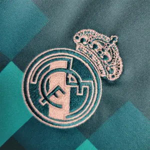 17-18 Real Madrid third away 4
